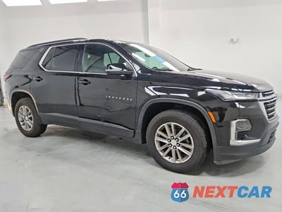 Czwarte zdjęcie samochodu z boku: 2023 CHEVROLET TRAVERSE LT VIN:1GNERMKW3PJ283705 - miniatura