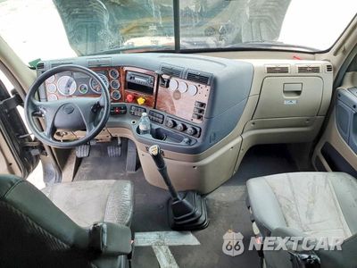 Zdjęcie 8 z 14 samochodu: 2015 FREIGHTLINER CASCADIA SEMI TRUCK VIN:3AKJGLD51FSGJ3615 - miniatura