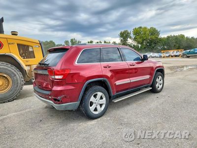 Trzecie zdjęcie samochodu z tyłu: 2013 JEEP GRAND CHEROKEE LAREDO VIN:1C4RJEAG0DC642882 - miniatura