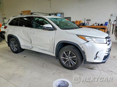 Czwarte zdjęcie samochodu z boku: 2017 TOYOTA HIGHLANDER XLE VIN:5TDJZRFH9HS521982 - miniatura