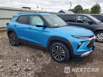 Czwarte zdjęcie samochodu z boku: 2025 CHEVROLET TRAILBLAZER LT VIN:KL79MRSL4SB055773 - miniatura