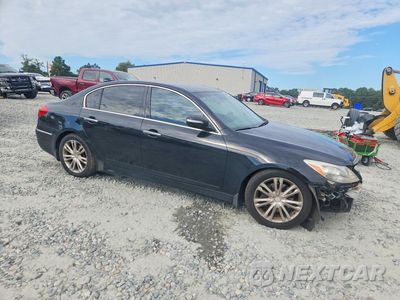Czwarte zdjęcie samochodu z boku: 2013 HYUNDAI GENESIS 3.8L VIN:KMHGC4DD3DU214596 - miniatura