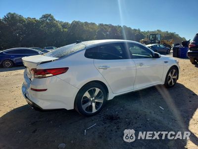 Trzecie zdjęcie samochodu z tyłu: 2019 KIA OPTIMA S VIN:5XXGT4L3XKG322682 - miniatura