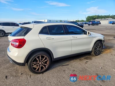 Trzecie zdjęcie samochodu z tyłu: 2016 MERCEDES-BENZ GLA 250 VIN:WDCTG4EB2GJ217834 - miniatura