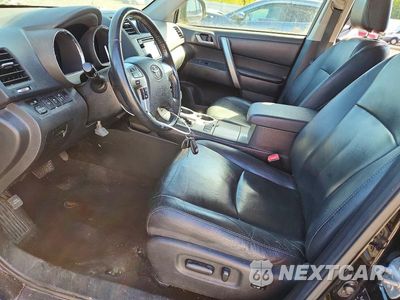 Zdjęcie 7 z 13 samochodu: 2013 TOYOTA HIGHLANDER SE VIN:5TDBK3EHXDS207064 - miniatura