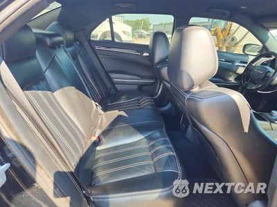 Zdjęcie 10 z 12 samochodu: 2019 CHRYSLER 300 S VIN:2C3CCABG9KH559490 - miniatura
