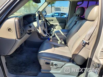 Zdjęcie 7 z 13 samochodu: 2005 GMC YUKON XL DENALI VIN:1GKFK66U05J217362 - miniatura