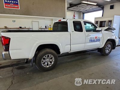 Trzecie zdjęcie samochodu z tyłu: 2018 TOYOTA TACOMA SR5 V6 VIN:5TFSZ5AN0JX151788 - miniatura