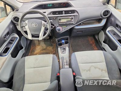 Zdjęcie 8 z 12 samochodu: 2013 TOYOTA PRIUS C TWO VIN:JTDKDTB32D1047374 - miniatura