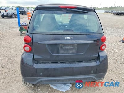 Zdjęcie 6 z 12 samochodu: 2015 SMART FORTWO PURE VIN:WMEEJ3BA2FK800890 - miniatura