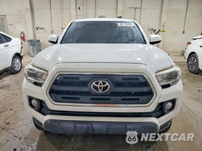 Piąte zdjęcie samochodu w środku: 2017 TOYOTA TACOMA SR5 V6 VIN:3TMCZ5AN8HM111172 - miniatura