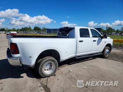 Trzecie zdjęcie samochodu z tyłu: 2025 RAM 3500 TRADESMAN VIN:3C63RRGL2SG550524 - miniatura