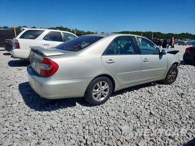 Trzecie zdjęcie samochodu z tyłu: 2004 TOYOTA CAMRY LE V6 VIN:4T1BF32K94U069772 - miniatura