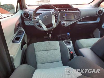 Zdjęcie 8 z 13 samochodu: 2013 TOYOTA PRIUS C THREE VIN:JTDKDTB35D1048311 - miniatura