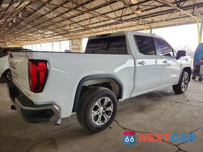 Trzecie zdjęcie samochodu z tyłu: 2022 GMC SIERRA K1500 SLE VIN:3GTPUBEK7NG625457 - miniatura