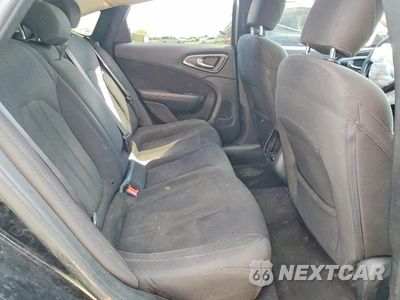 Zdjęcie 10 z 12 samochodu: 2015 CHRYSLER 200 LIMITED VIN:1C3CCCAB4FN630903 - miniatura
