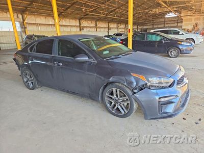 Czwarte zdjęcie samochodu z boku: 2019 KIA FORTE S VIN:3KPF34AD8KE069586 - miniatura