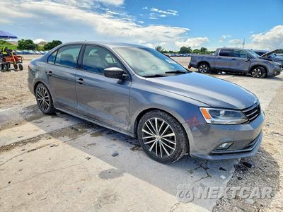 Czwarte zdjęcie samochodu z boku: 2015 VOLKSWAGEN JETTA SE VIN:3VWD17AJ2FM212609 - miniatura