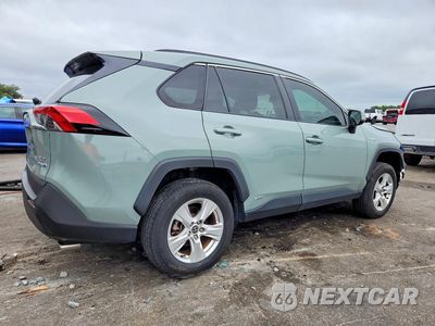 Trzecie zdjęcie samochodu z tyłu: 2021 TOYOTA RAV4 XLE VIN:4T3RWRFV7MU046746 - miniatura
