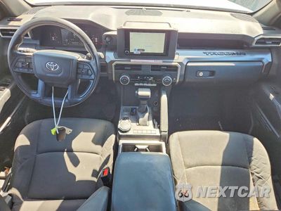 Zdjęcie 8 z 12 samochodu: 2025 TOYOTA TACOMA SR5 VIN:3TMLB5JN7SM132624 - miniatura