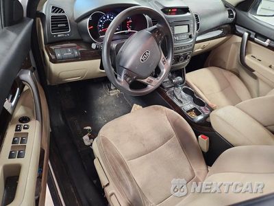 Zdjęcie 8 z 13 samochodu: 2015 KIA SORENTO LX VIN:5XYKTDA75FG645748 - miniatura