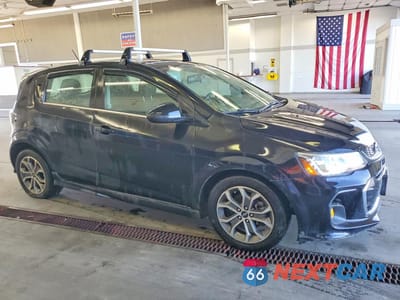 Czwarte zdjęcie samochodu z boku: 2018 CHEVROLET SONIC LT VIN:1G1JD6SGXJ4134927 - miniatura