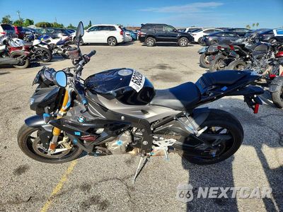 Trzecie zdjęcie samochodu z tyłu: 2016 BMW S 1000 R VIN:WB10D120XGZ696764 - miniatura