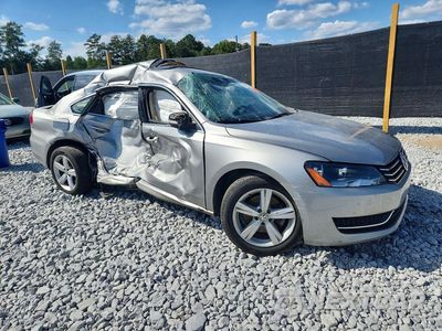 Czwarte zdjęcie samochodu z boku: 2013 VOLKSWAGEN PASSAT SE VIN:1VWBP7A39DC141138 - miniatura