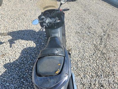 Zdjęcie 6 z 9 samochodu: 2005 YAMAHA YP400 VIN:JYASH03Y25A000971 - miniatura