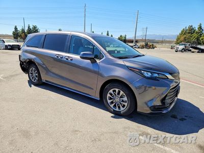 Czwarte zdjęcie samochodu z boku: 2024 TOYOTA SIENNA LE VIN:5TDKRKEC5RS202887 - miniatura
