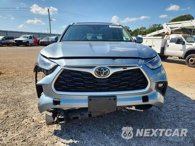 Piąte zdjęcie samochodu w środku: 2022 TOYOTA HIGHLANDER XLE VIN:5TDGZRBH6NS227144 - miniatura