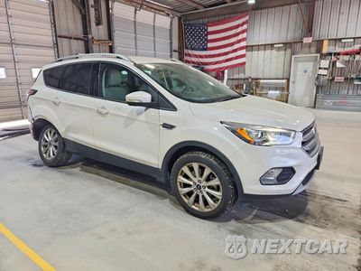 Czwarte zdjęcie samochodu z boku: 2017 FORD ESCAPE TITANIUM VIN:1FMCU0J99HUA81479 - miniatura