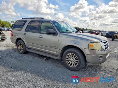 Czwarte zdjęcie samochodu z boku: 2008 FORD EXPEDITION XLT VIN:1FMFU155X8LA47423 - miniatura