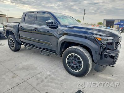 Czwarte zdjęcie samochodu z boku: 2025 TOYOTA TACOMA TRD OFF-ROAD HV VIN:3TYLC5LN8ST047516 - miniatura