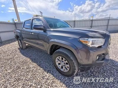 Czwarte zdjęcie samochodu z boku: 2017 TOYOTA TACOMA SR5 V6 VIN:5TFCZ5AN1HX106695 - miniatura