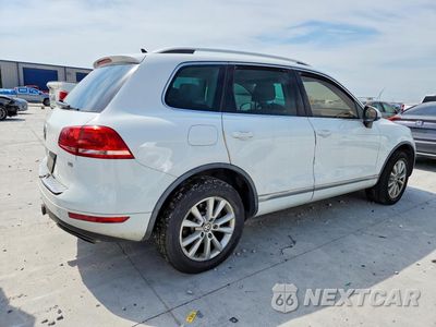 Trzecie zdjęcie samochodu z tyłu: 2014 VOLKSWAGEN TOUAREG V6 VIN:WVGEF9BP1ED002693 - miniatura