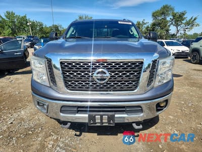 Piąte zdjęcie samochodu w środku: 2017 NISSAN TITAN XD SV VIN:1N6BA1F32HN563236 - miniatura