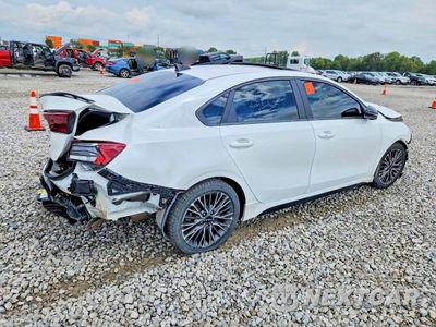 Trzecie zdjęcie samochodu z tyłu: 2022 KIA FORTE GT LINE VIN:3KPF54AD9NE510334 - miniatura