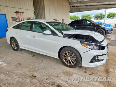 Czwarte zdjęcie samochodu z boku: 2018 HYUNDAI SONATA SE VIN:5NPE24AF8JH612235 - miniatura