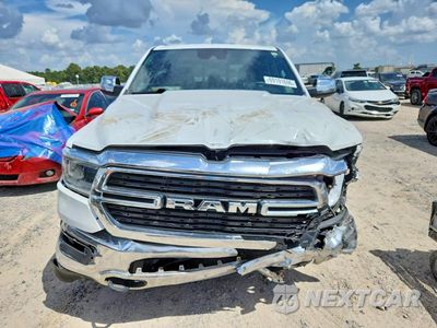Piąte zdjęcie samochodu w środku: 2024 RAM 1500 LARAMIE VIN:1C6SRFJT2RN130623 - miniatura