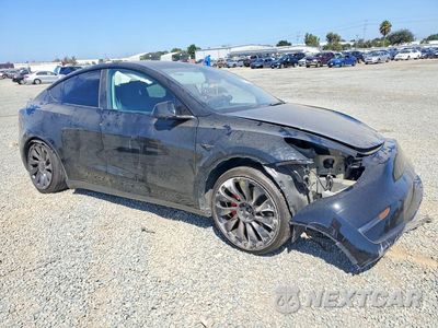 Czwarte zdjęcie samochodu z boku: 2023 TESLA MODEL Y VIN:7SAYGDEF2PF865716 - miniatura
