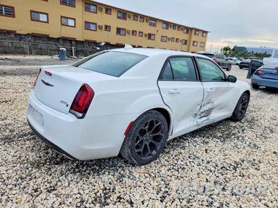 Trzecie zdjęcie samochodu z tyłu: 2019 CHRYSLER 300 S VIN:2C3CCABG7KH635028 - miniatura