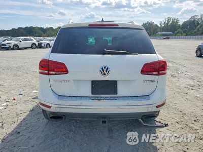 Zdjęcie 6 z 12 samochodu: 2015 VOLKSWAGEN TOUAREG HYBRID VIN:WVGEG9BP1FD006693 - miniatura
