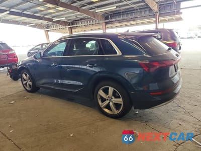 Drugie zdjęcie samochodu z przodu: 2019 AUDI E-TRON PREMIUM PLUS VIN:WA1LABGEXKB011533 - miniatura