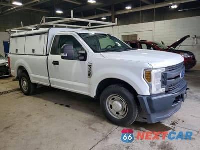 Czwarte zdjęcie samochodu z boku: 2019 FORD F250 SUPER DUTY VIN:1FTBF2A61KEF23121 - miniatura