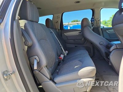 Zdjęcie 11 z 13 samochodu: 2017 CHEVROLET TRAVERSE LS VIN:1GNKRFED2HJ188109 - miniatura