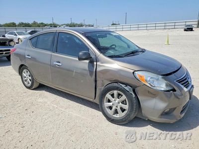 Czwarte zdjęcie samochodu z boku: 2012 NISSAN VERSA 1.6 S VIN:3N1CN7AP4CL839811 - miniatura