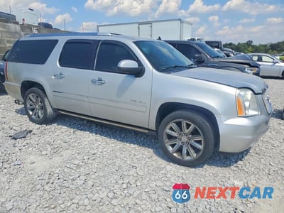 Czwarte zdjęcie samochodu z boku: 2013 GMC YUKON XL DENALI VIN:1GKS2MEFXDR322139 - miniatura