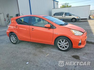 Czwarte zdjęcie samochodu z boku: 2013 TOYOTA PRIUS C THREE VIN:JTDKDTB35D1048311 - miniatura