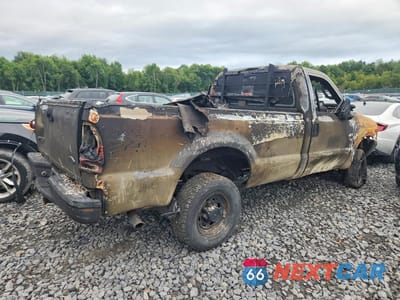 Trzecie zdjęcie samochodu z tyłu: 2003 FORD F250 SUPER DUTY VIN:1FTNF21L33EC82442 - miniatura